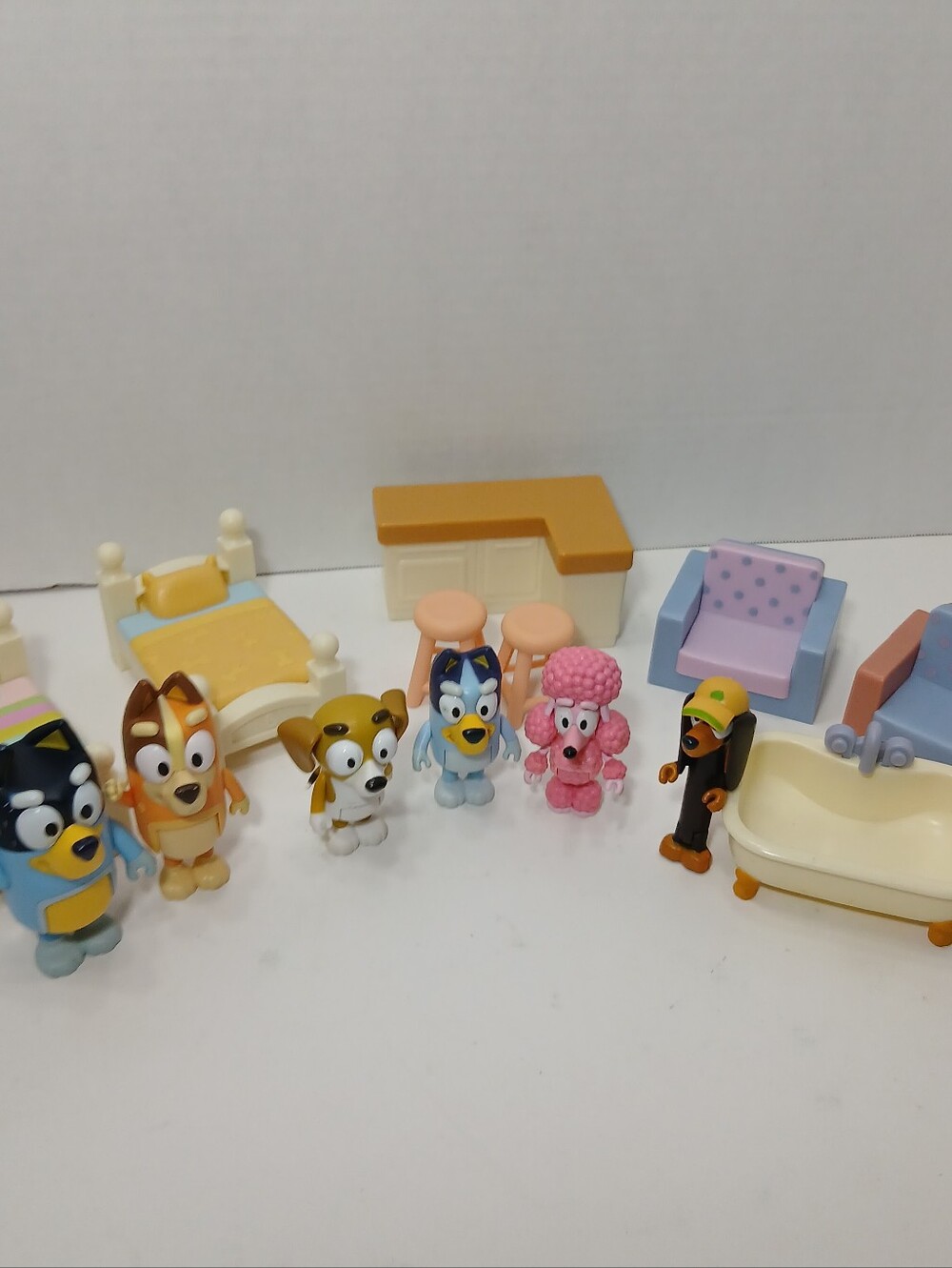 Bluey Lot Figures And Furniture
